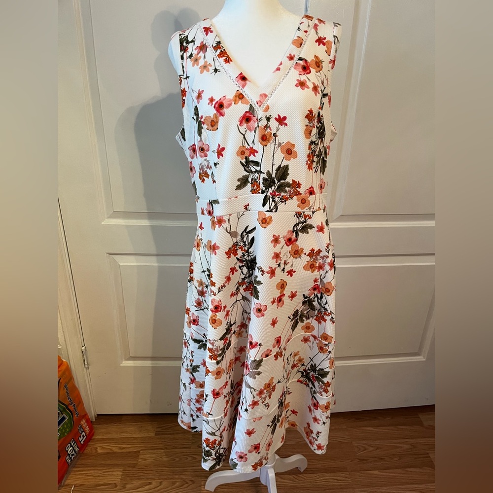 Karl Lagerfield white Floral Sleeveless Dress. Size 12. EUC.